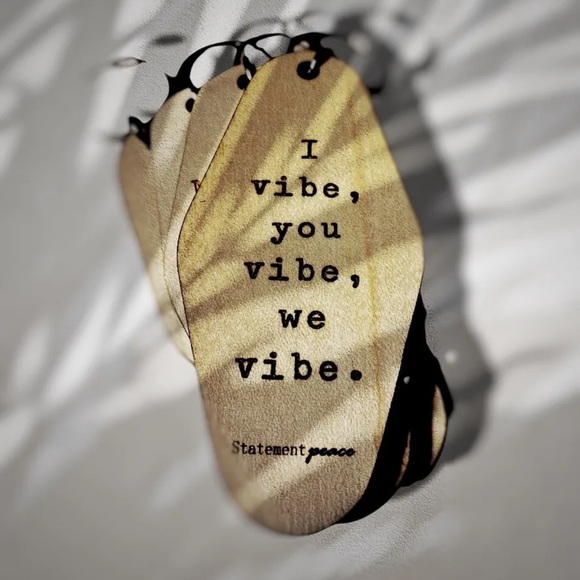 I VIBE, WE ALL VIBE Handmade Organic Wood Motel Style Mantra Engraved Keychain - Picture 1 of 4
